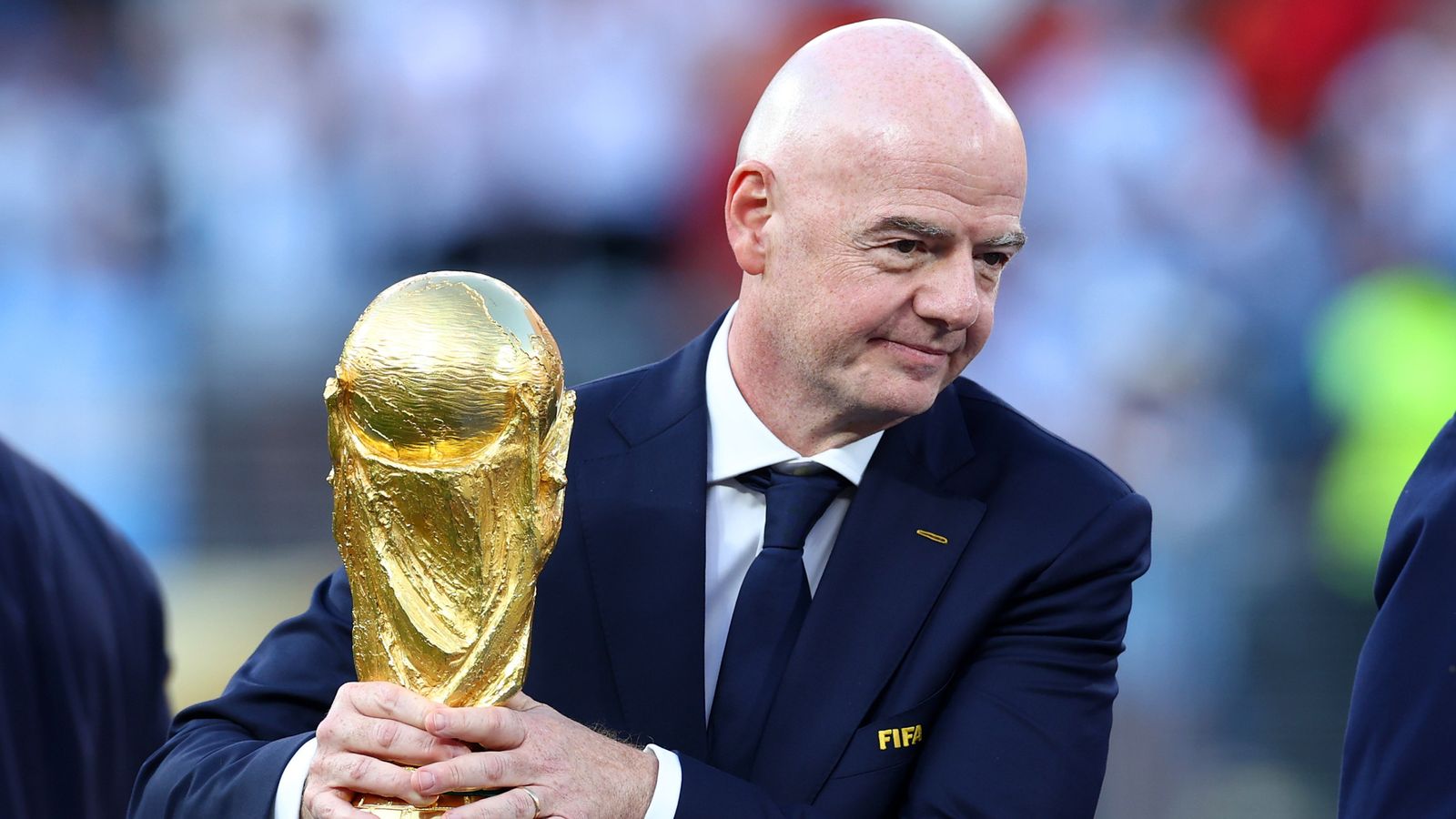 世界杯:国际足联主席贾尼·因凡蒂诺为成员提供3000万英镑激励以支持有争议的私人投资计划